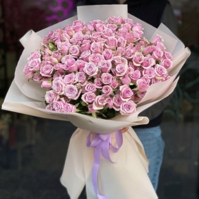 Букет из 25 лиловых кустовых роз (60 см) в Долгопрудном