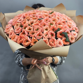 Букет "Персик" из 101 махровой розы Риджентс парк (60 см) в Долгопрудном