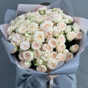 Букет "Кремовый микс" из 25 кустовых роз (50 см) в Долгопрудном