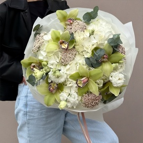 Букет "Эдем" из гортензии, орхидей, эустом, эвкалипта и озатамнуса в Долгопрудном