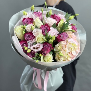 Букет из роз, гортензии и эустом в Долгопрудном