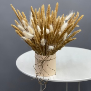 Композиция в шляпной коробке из колосков и лагуруса в Долгопрудном