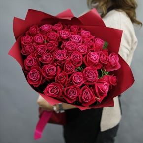 Букет из 35 малиновых роз Шангрила (50 см) в Долгопрудном