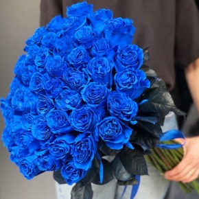 Букет из 51 синей розы Эквадор под ленту (70 см) в Долгопрудном