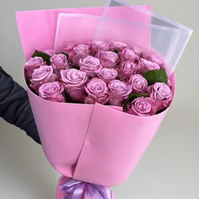 Букет из 25 тепличных лиловых роз Меритим в Долгопрудном