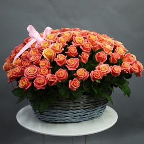 Композиция в корзине из 101 розы Мисс Пигги (50 см) в Долгопрудном