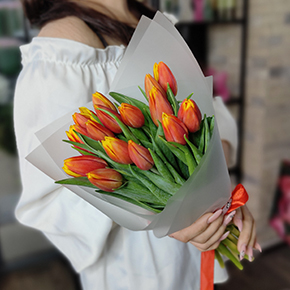Букет из 15 огненных тюльпанов в Долгопрудном