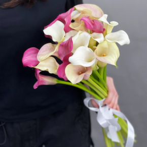 Букет из 21 каллы микс в Долгопрудном