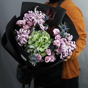 Букет "Бессоница" из хризантем Виена, сафари, кустовых роз, Голландской гортензии и эрингиума в Долгопрудном