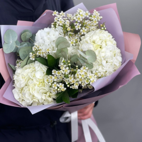 Букет "Суприм" из гортензий и хамелациума в Долгопрудном