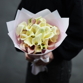 Букет из 25 калл нежный микс в Долгопрудном