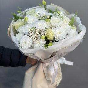 Букет "Меланхолия" из роз и хризантем в Долгопрудном