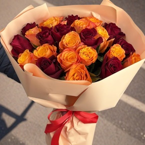 Букет "Благородный" из 27 Кенийских роз микс (40 см) в Долгопрудном