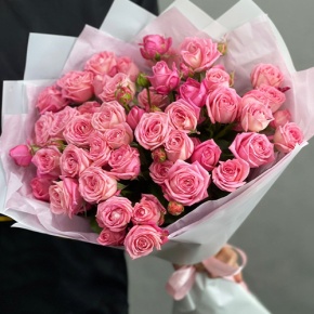 Букет из 11 нежных кустовых роз в Долгопрудном