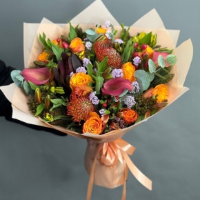 Букет "Даниэлла" из калл, роз, гиперикума, сафари, капса и лейко в Долгопрудном