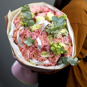 Букет "Миссис" из кустовой розы Джульетта и эустом в Долгопрудном