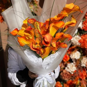 Монобукет из 21 оранжевой каллы в Долгопрудном