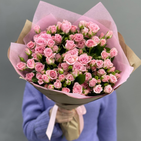 Букет  из 19 кустовых роз (60 см) в Долгопрудном