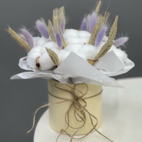 Композиция в шляпной коробке из хлопка, лагуруса и пшеницы (Сухоцвет) в Долгопрудном
