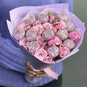 Букет из шоколадных пионов и кустовых роз в Долгопрудном