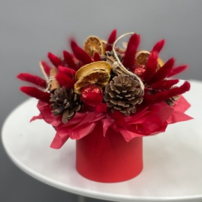 Композиция в шляпной коробке "Глинтвейн" из шишек, корицы и лагуруса в Долгопрудном