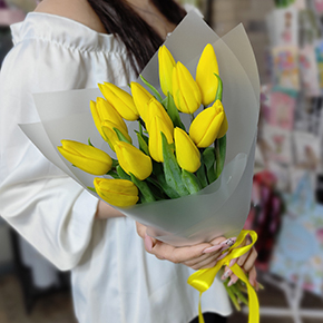 Букет из 15 жёлтых тюльпанов в Долгопрудном