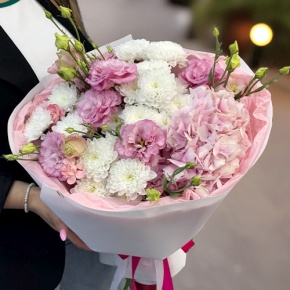 Букет "Табу" из хризантемы, Голландской гортензии и эустомы в Долгопрудном