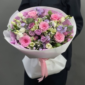 Букет "Хлоя" из альстромерий, кустовых роз, ароматных маттиол, эустом и махровых роз в Долгопрудном