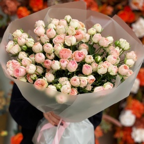 Букет из 35 нежных кустовых роз (40 см) в Долгопрудном