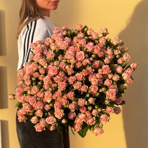 Букет из 39 нежных кустовых роз (70 см) в Долгопрудном