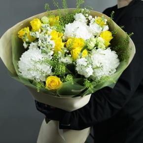 Букет "Фисташка" из роз, хризантем и маттиол в Долгопрудном