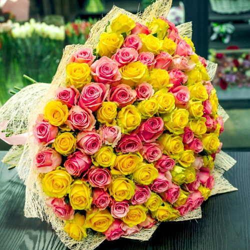 Букет из 101 розовой и лимонной розы (50 см) в Долгопрудном