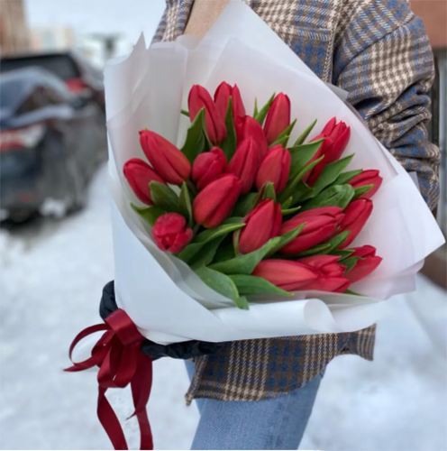 Букет красных тюльпанов в Долгопрудном