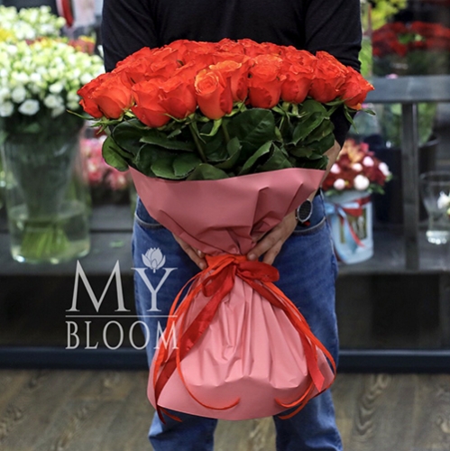 Букет 51 коралловая роза (60 см) в Долгопрудном