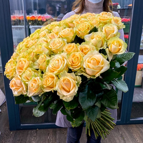 75 роз Аваланж (70 см) в Долгопрудном