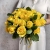 Букет из 25 лимонных роз с рускусом (40 см) в Долгопрудном