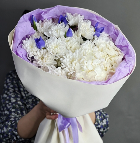 Букет "Грация" из ирисов, гортензии и кустовых хризантем в Долгопрудном