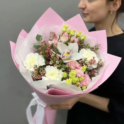 Букет с королевской орхидеей, диантусами, эустомой и шамелациумом в Долгопрудном